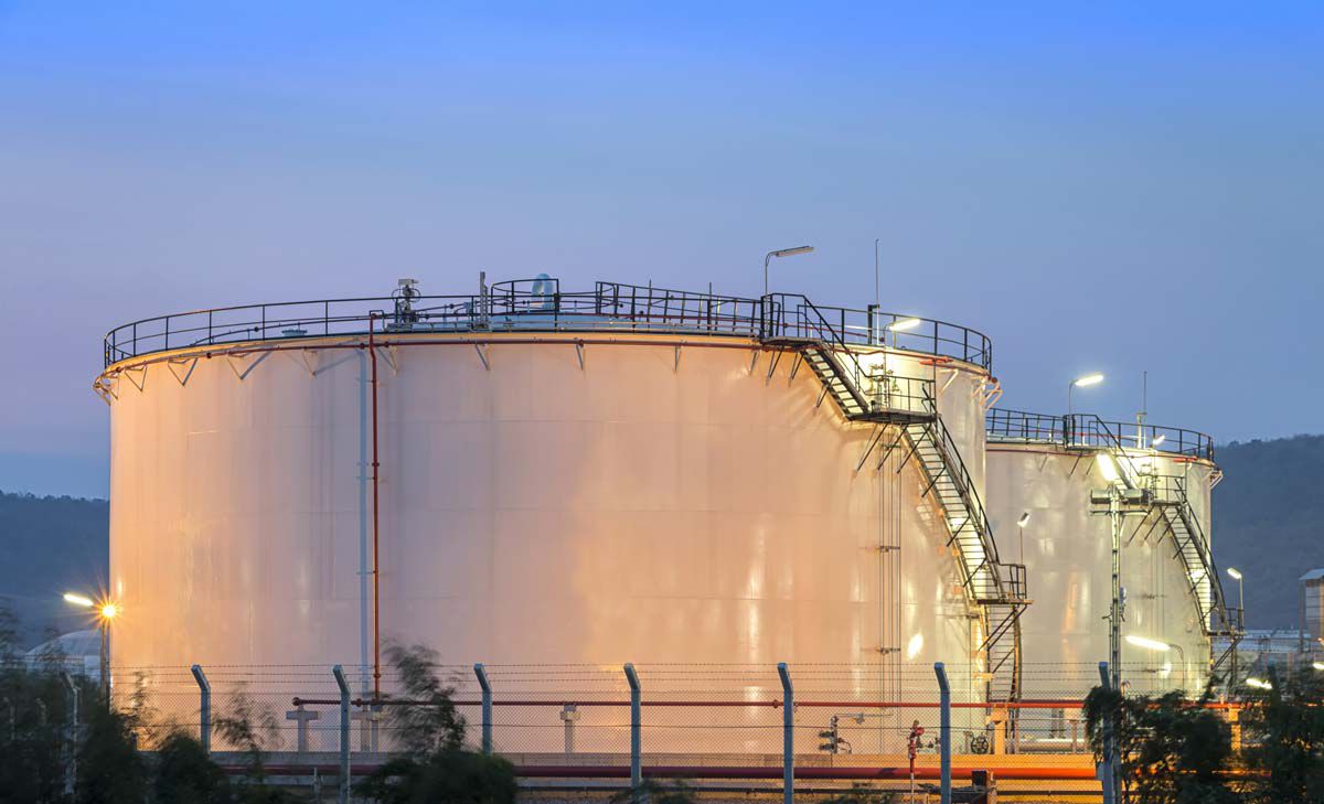 articles_resized_1200_729_497_1556512952_oil__gas_storage_tanks